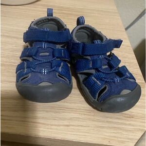 Baby size 5 blue hiking sandals used good condition.